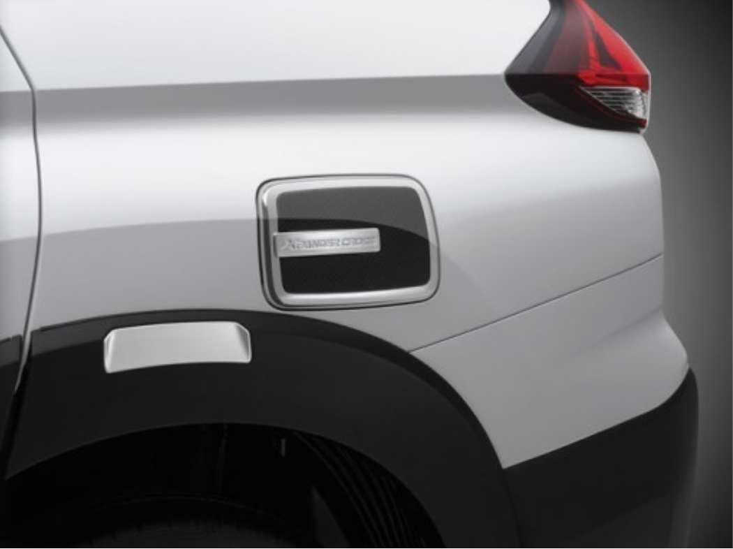 FUEL LID GARNISH XPANDER CROSS	