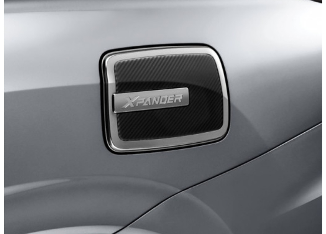 fuel lid garnish xpander