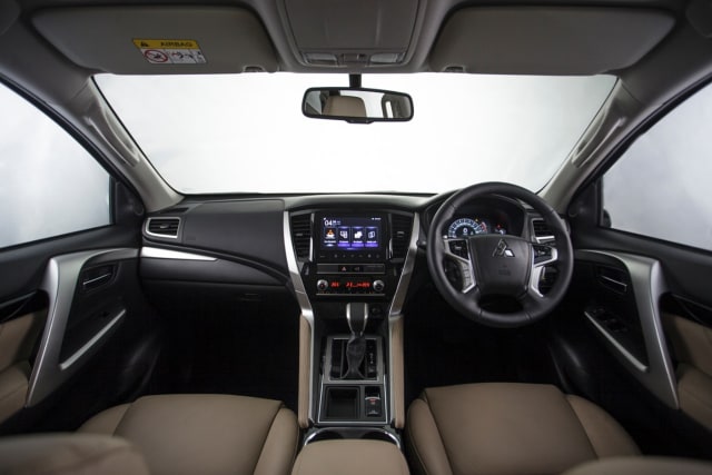 32-2 interior mitsubishi pajero dakar ultimate 4x2	