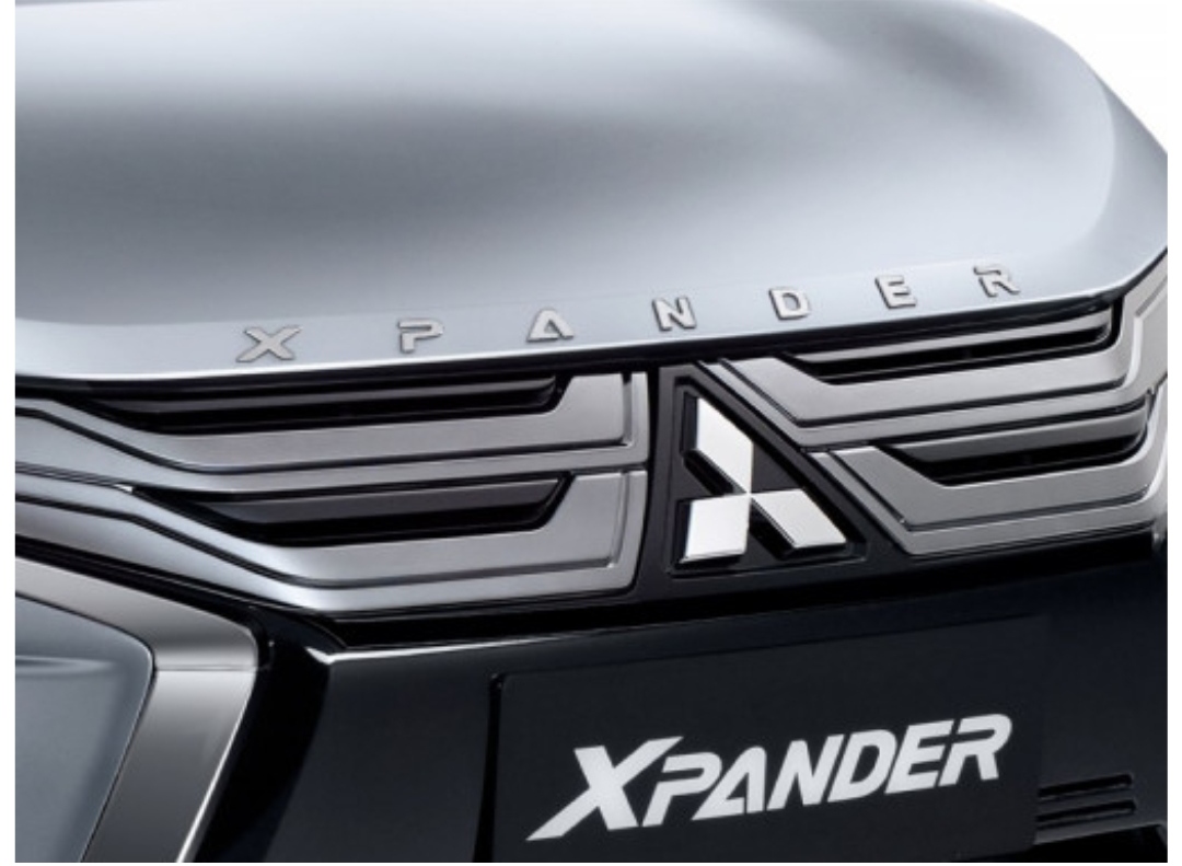 engine hood emblem xpander