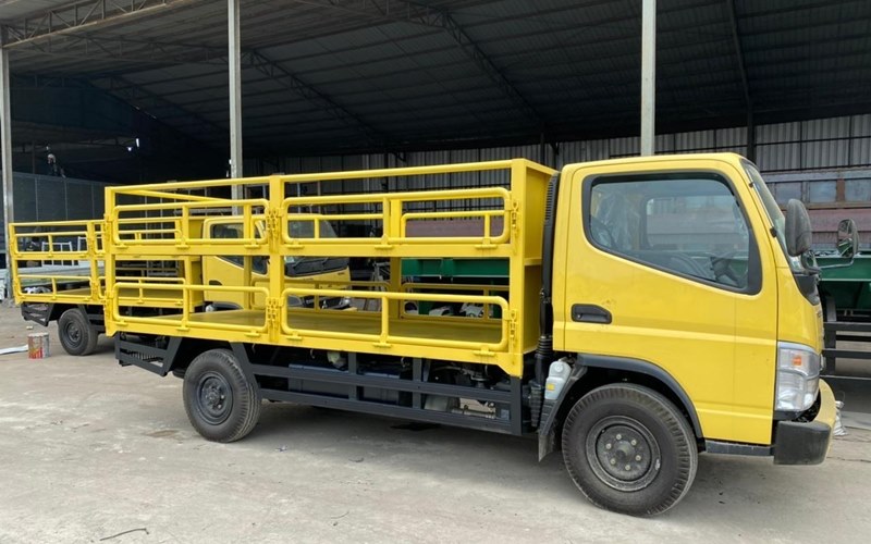FE 71 Long Dengan Karoseri Bak Angkutan Galon Double Deck