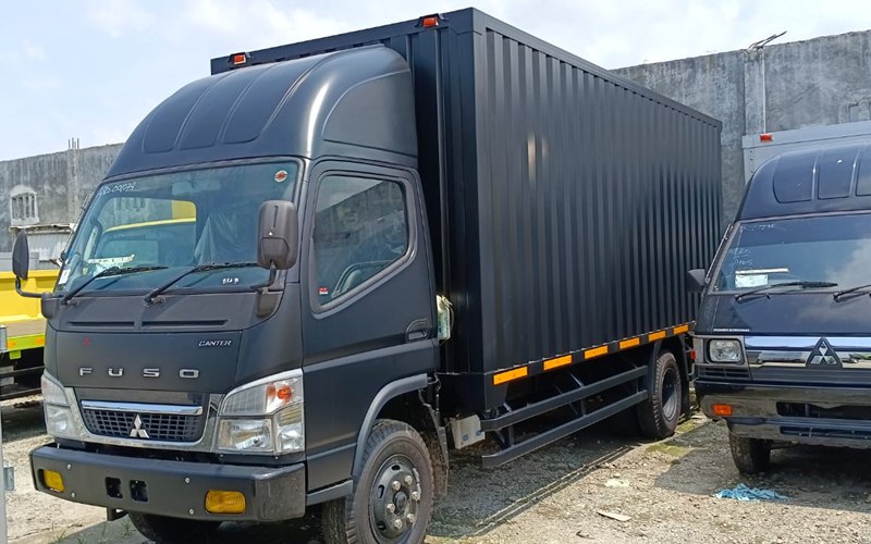 Gambar Truk Mitsubishi Fuso Canter FE 74 Long Euro 4 Karoseri Box Besi Warna Hitam Dove